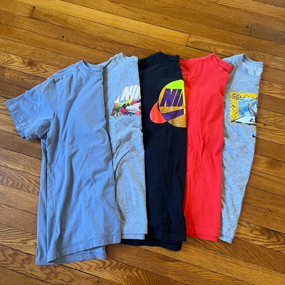 Nike Graphic Tees (lot of 5)